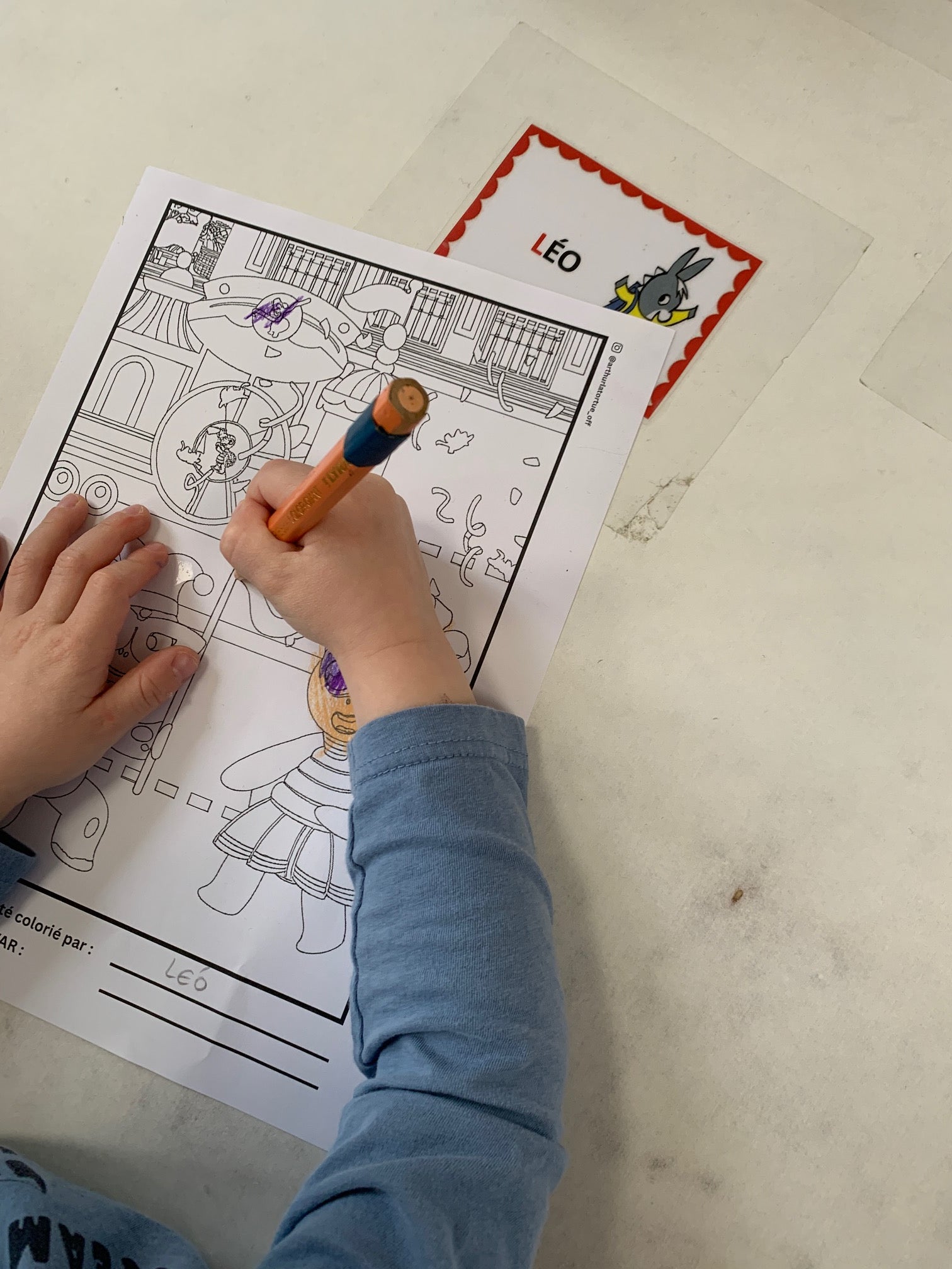 Coloriage Arthur la Tortue réalisé par un enfant de maternelle – activité créative pédagogique EVAR