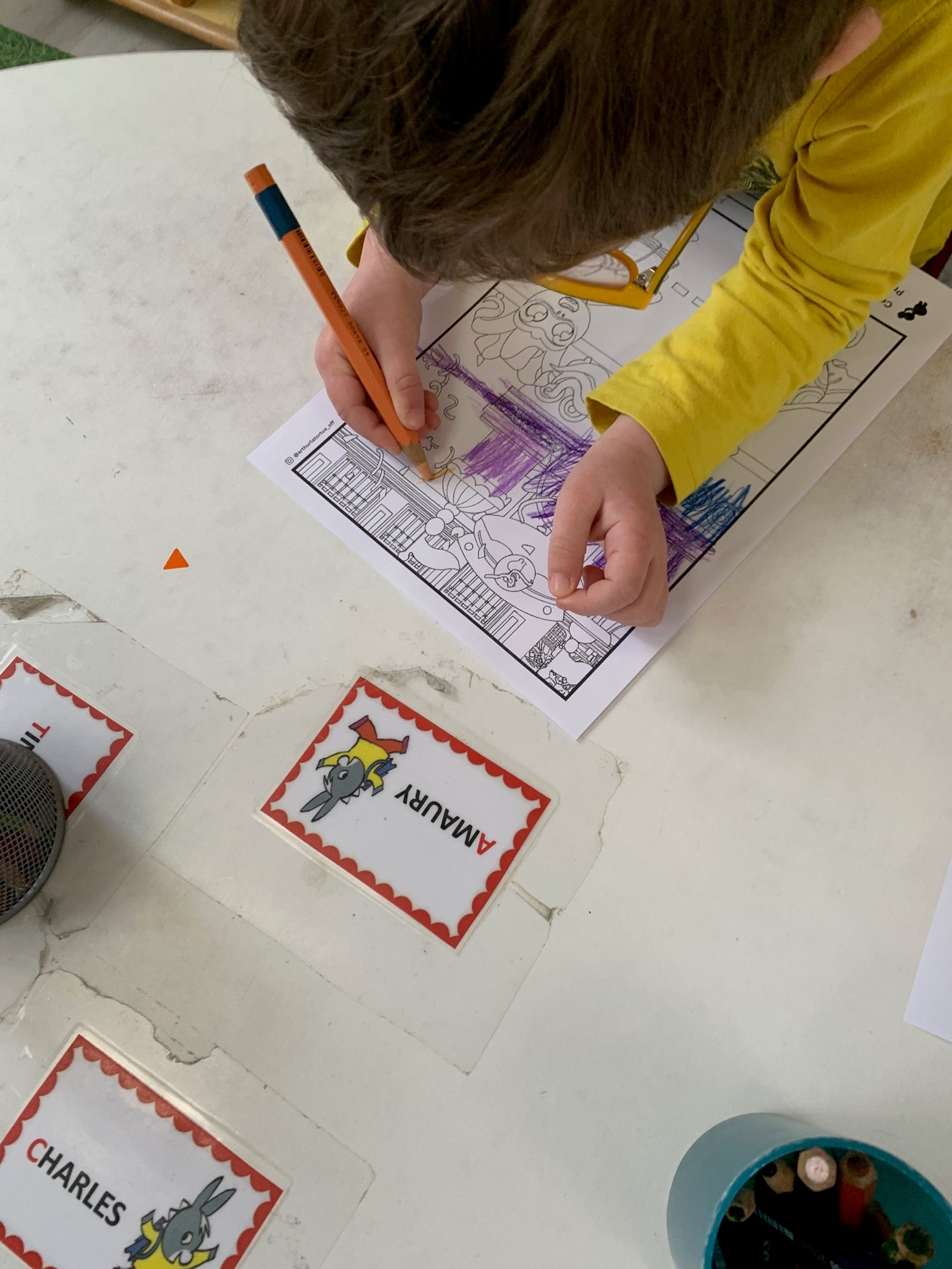 Dessin colorié d'Arthur la Tortue par un enfant – activité créative libre autour du programme EVAR en maternelle